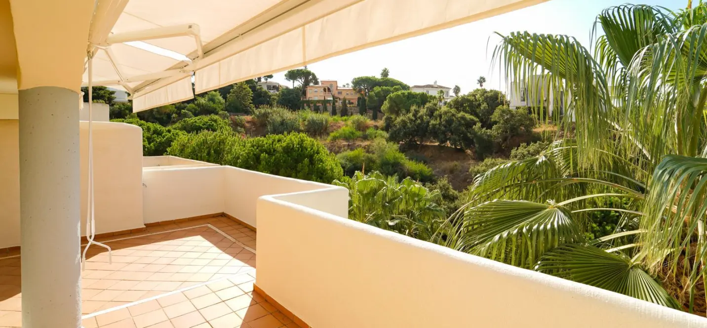 Sale of penthouse in Elviria 2