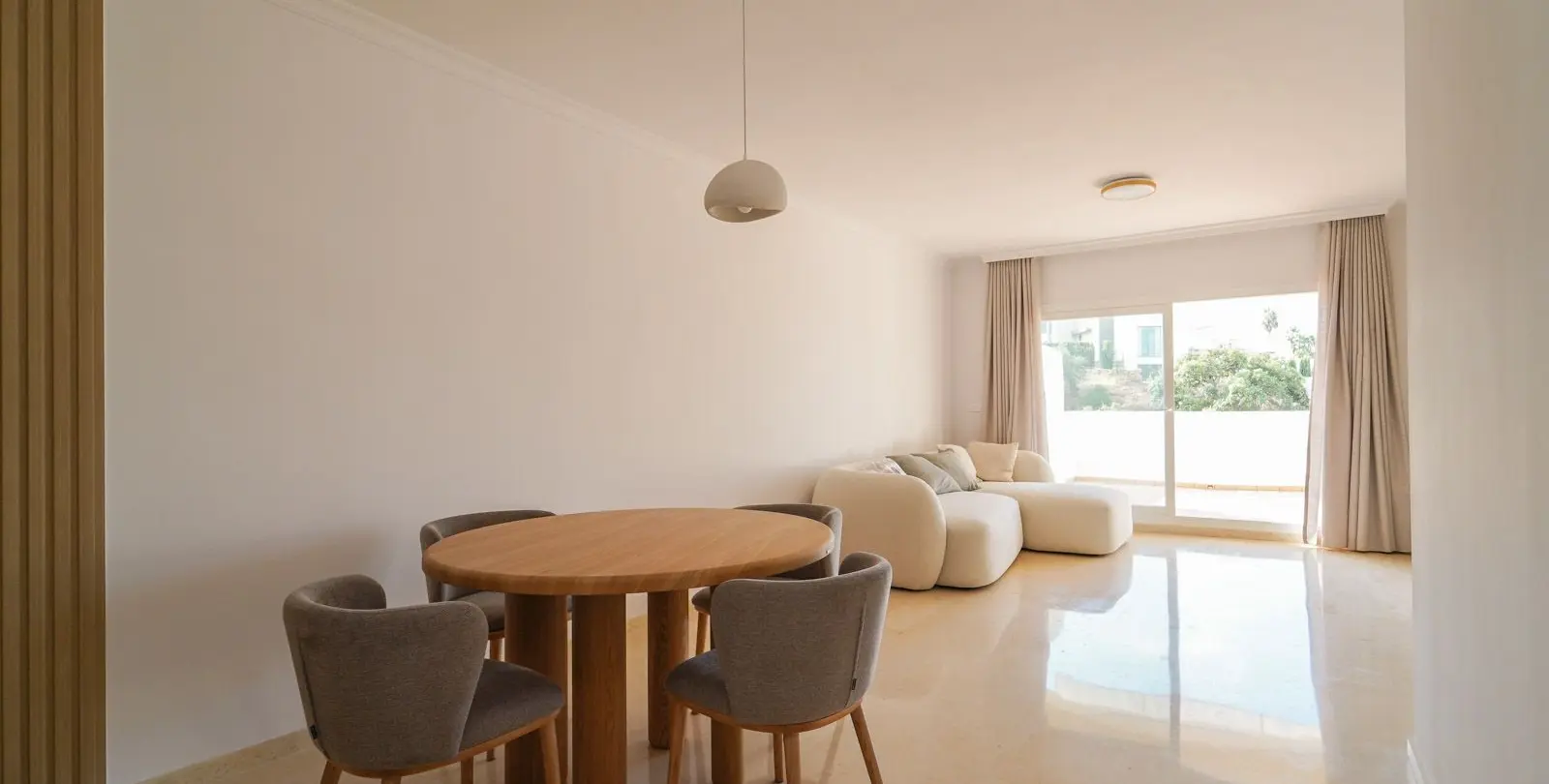 Sale of penthouse in Elviria 7