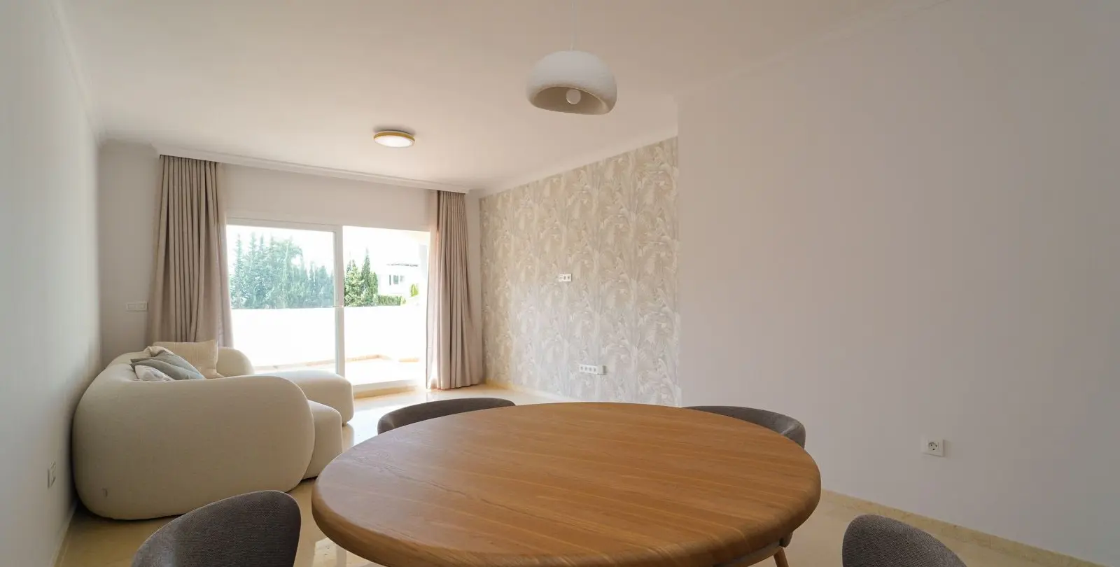 Sale of penthouse in Elviria 8