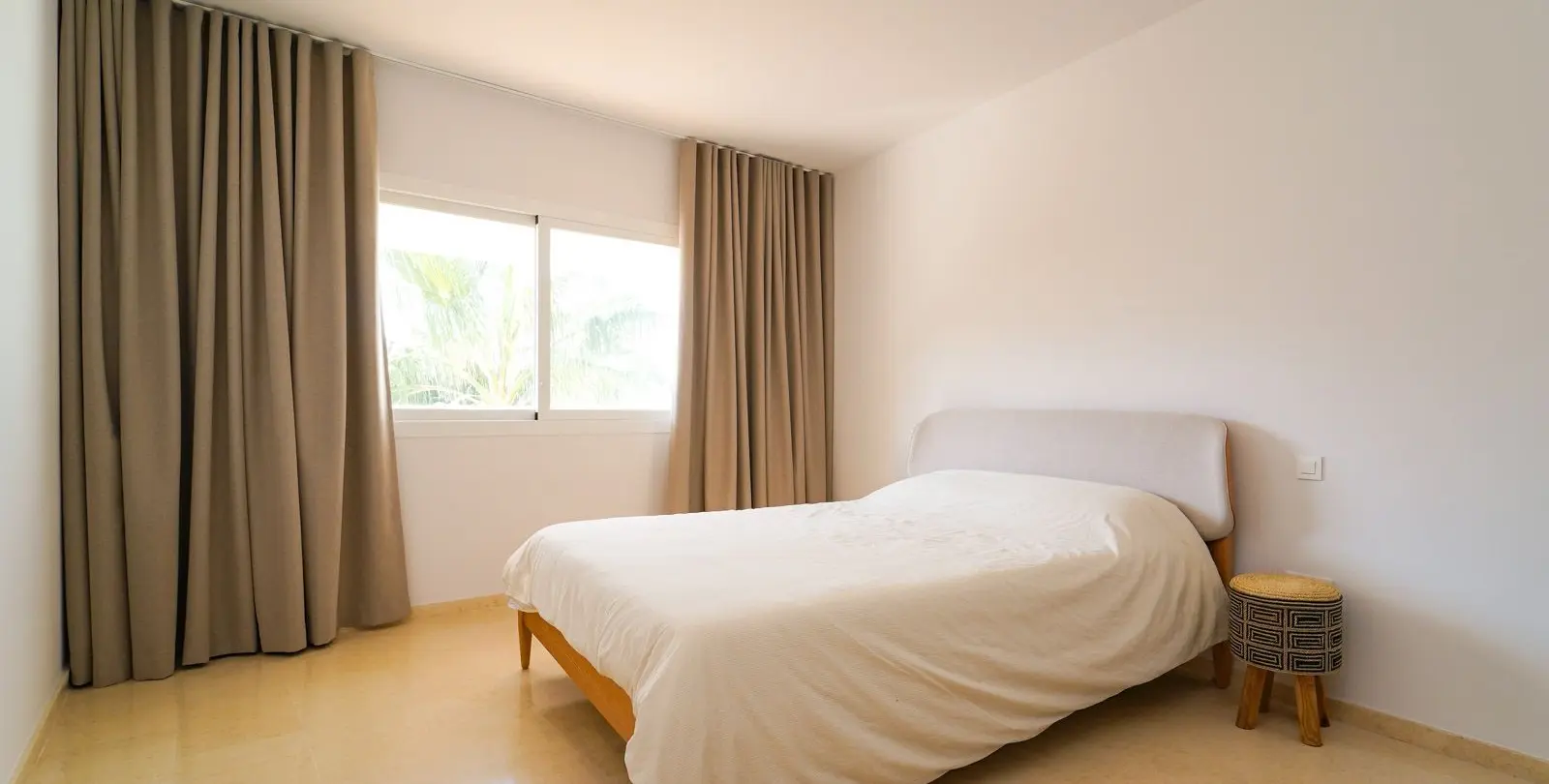 Sale of penthouse in Elviria 9