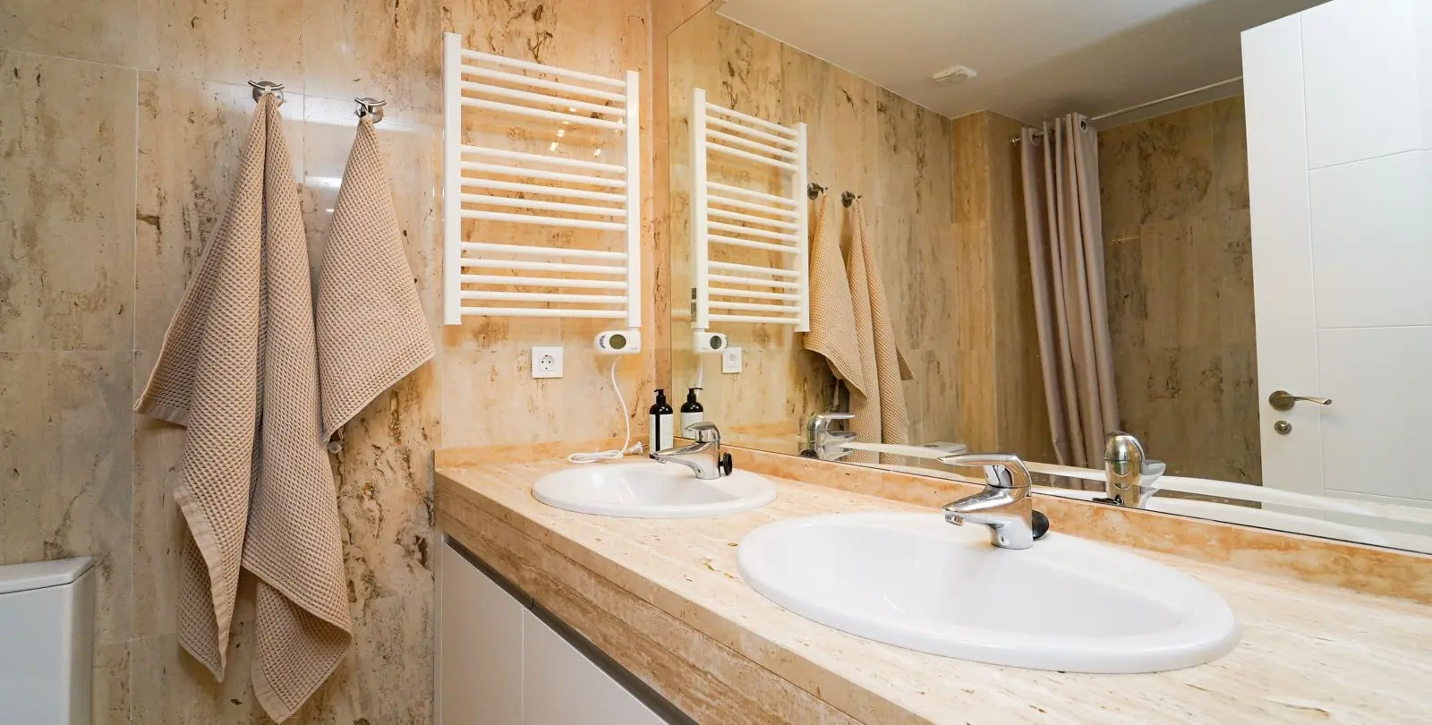 Sale of penthouse in Elviria 12