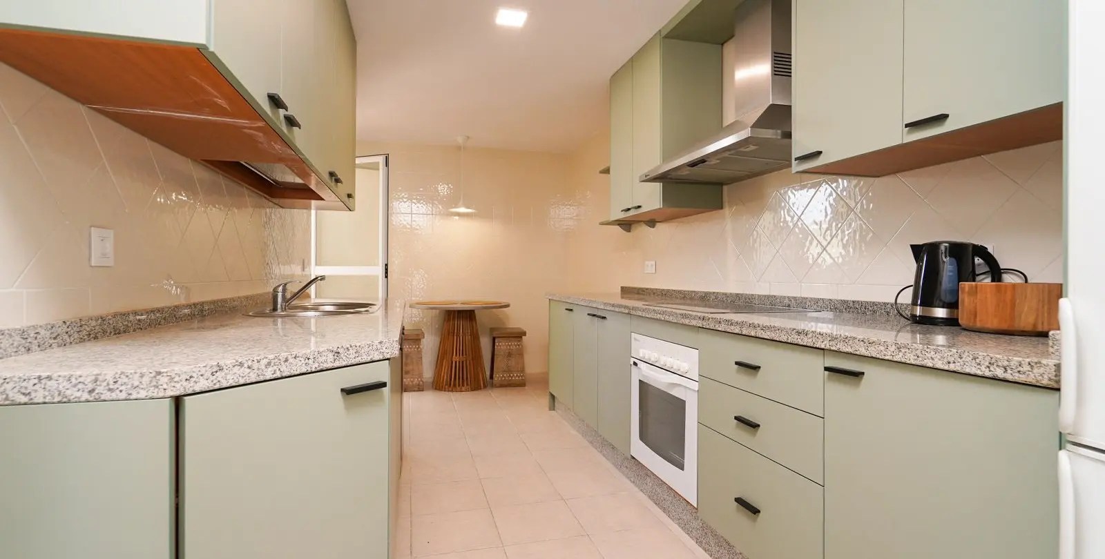 Sale of penthouse in Elviria 18