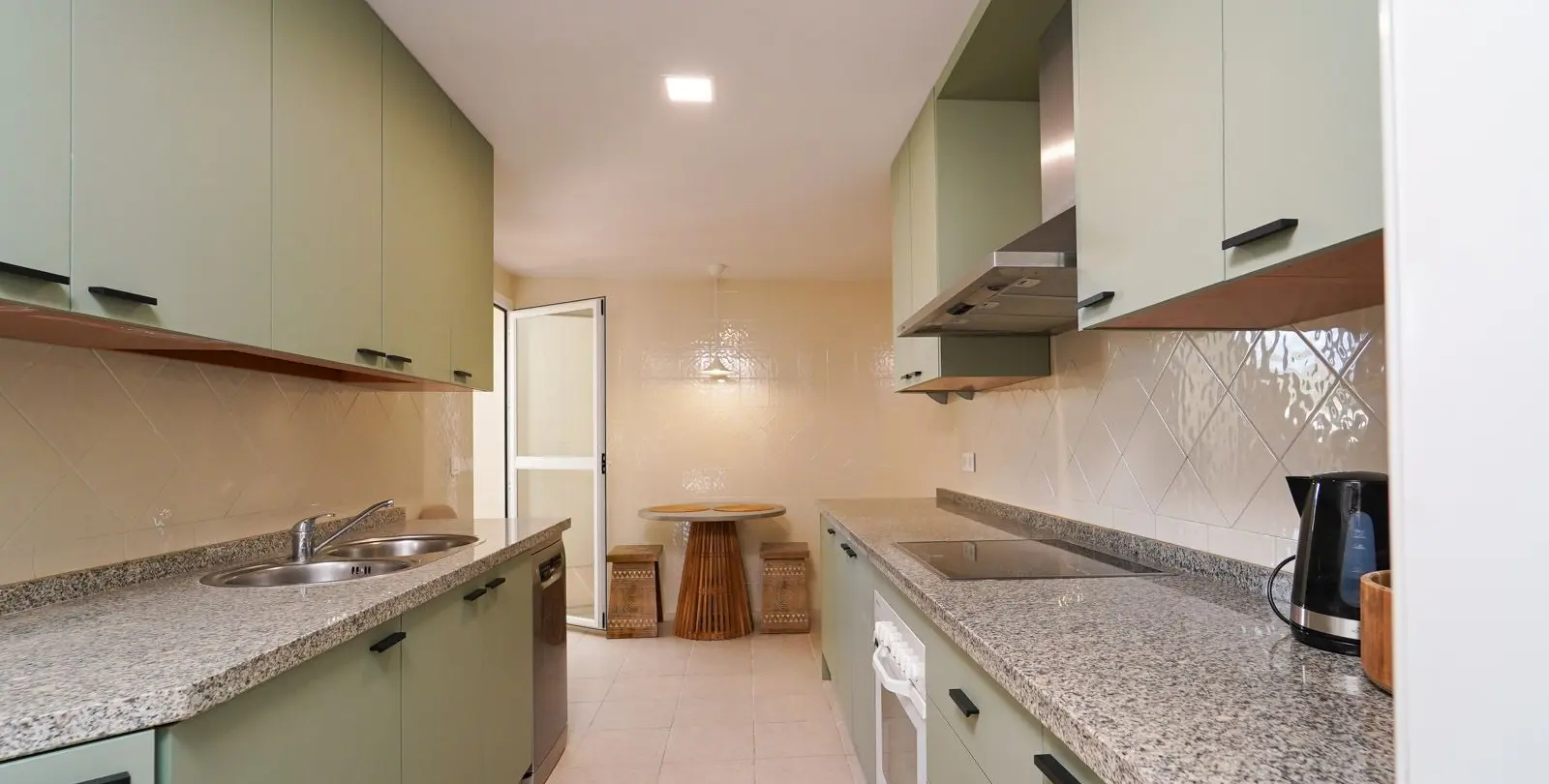 Sale of penthouse in Elviria 19