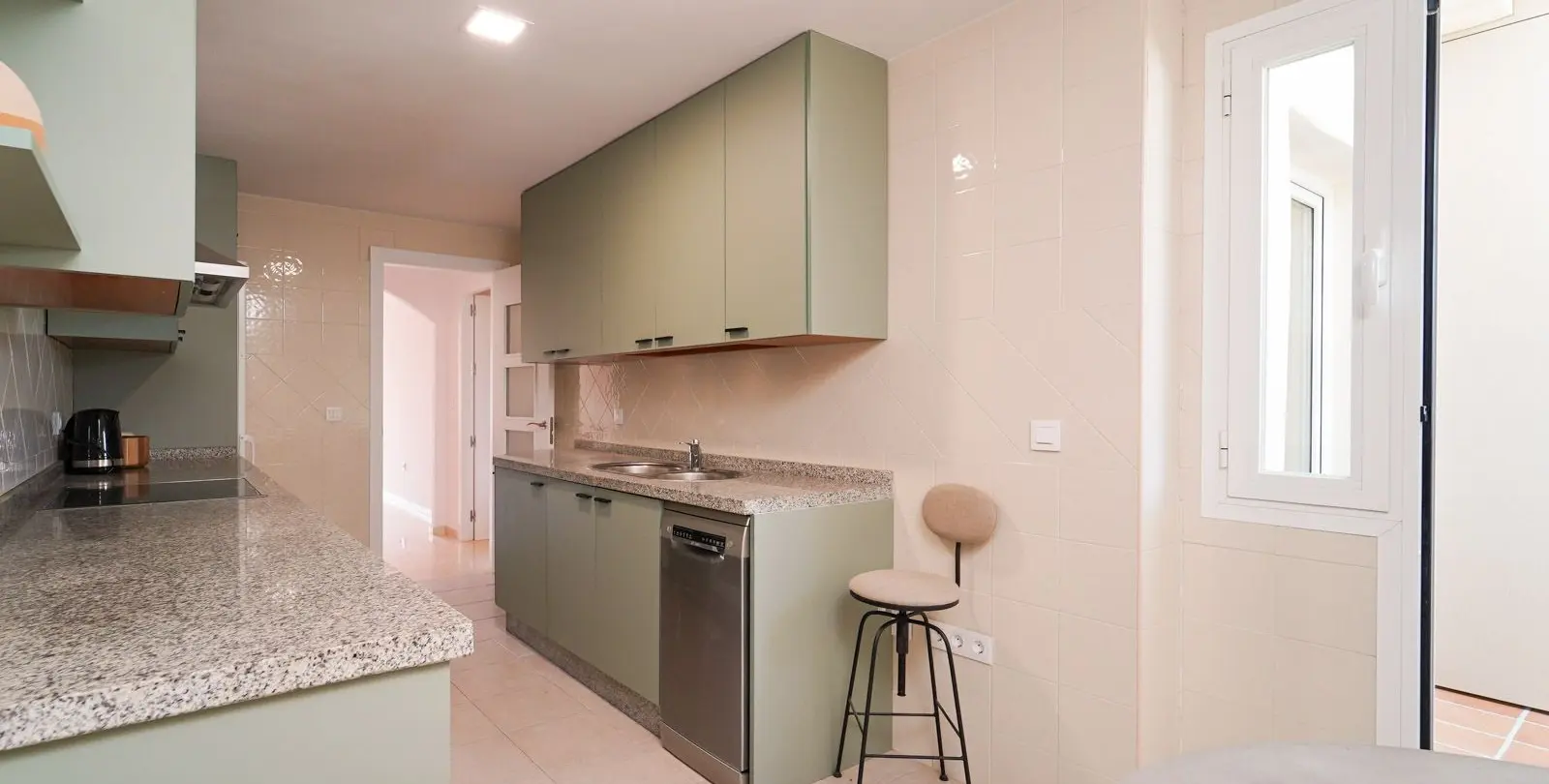 Sale of penthouse in Elviria 20
