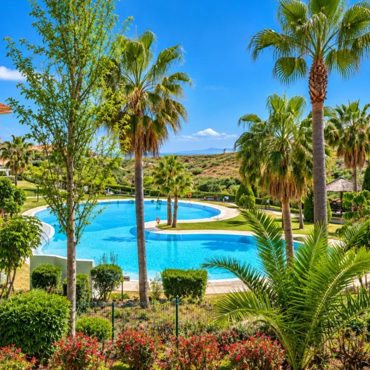 Sale of middle floor apartment in Fuengirola