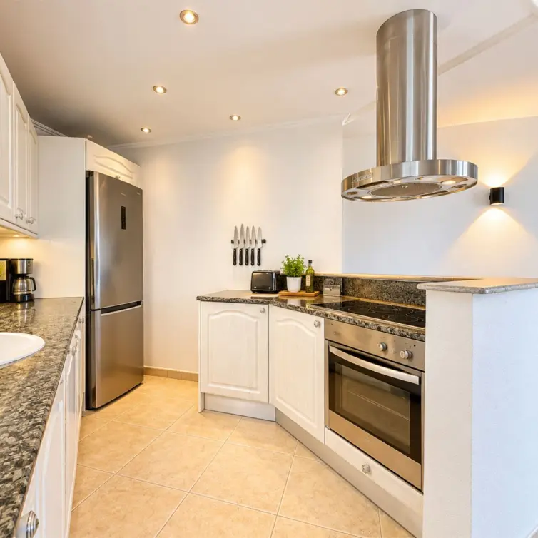 Sale of middle floor apartment in Fuengirola