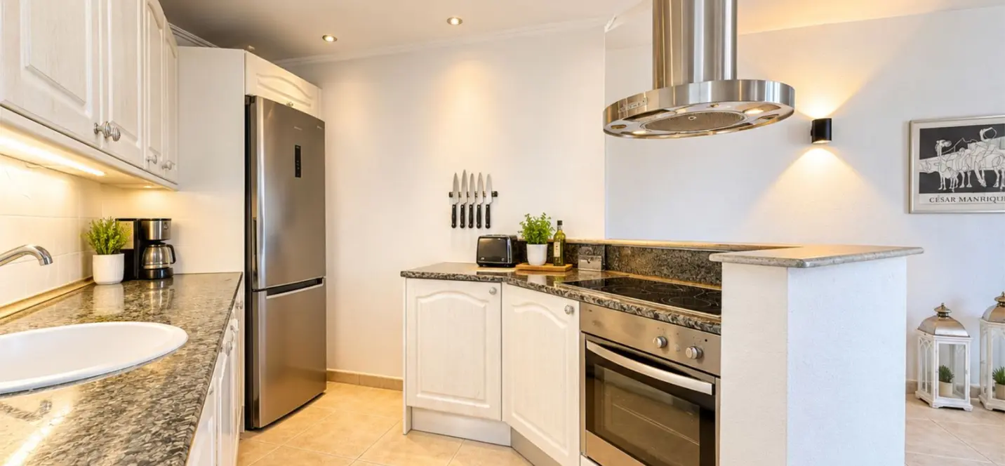 Sale of middle floor apartment in Fuengirola 3