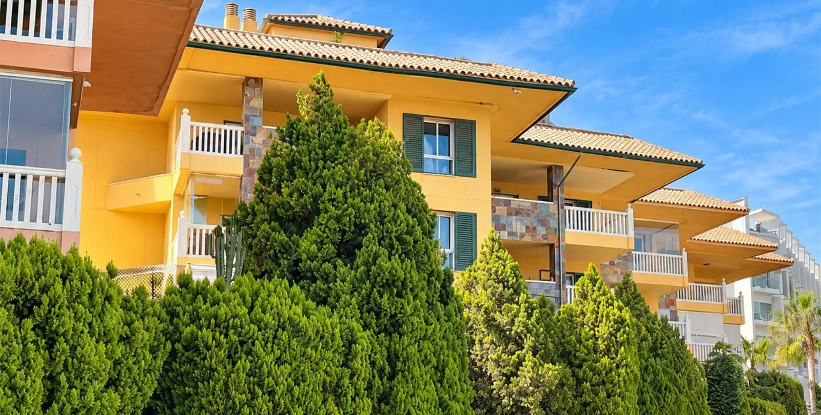 Sale of middle floor apartment in Fuengirola 6