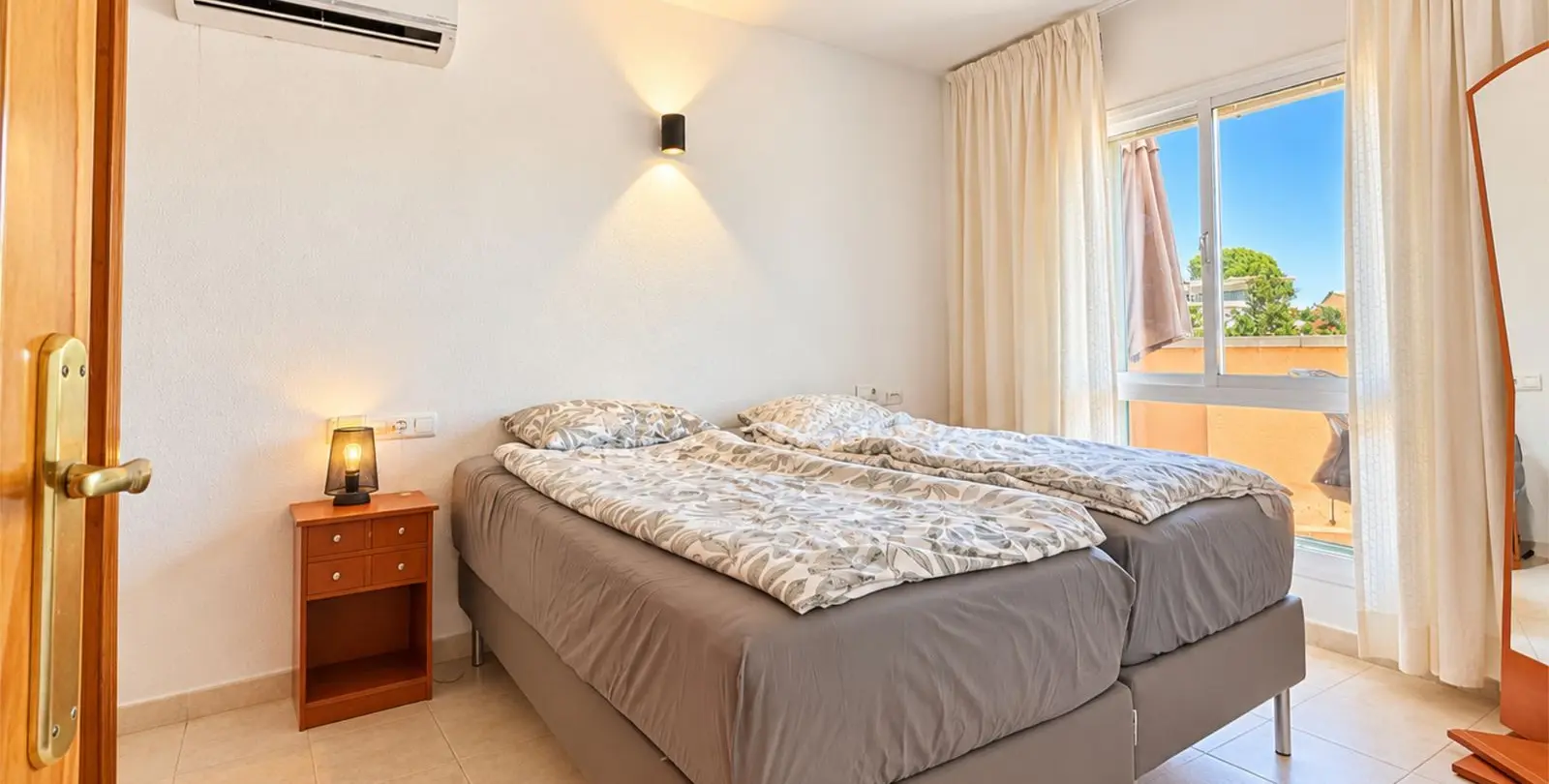 Sale of middle floor apartment in Fuengirola 7