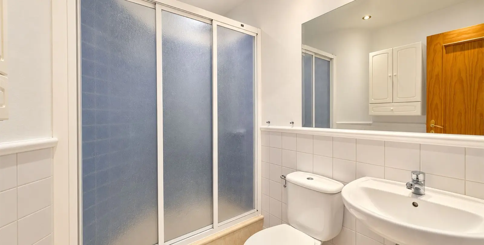 Sale of middle floor apartment in Fuengirola 12