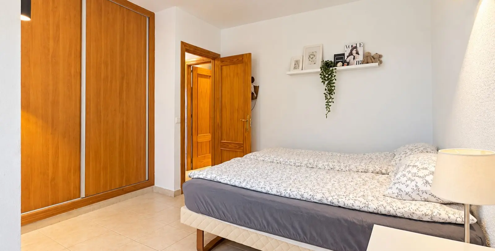 Sale of middle floor apartment in Fuengirola 15