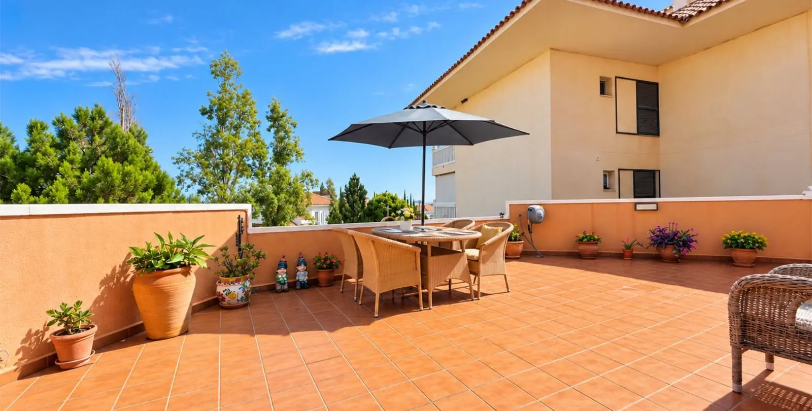 Sale of middle floor apartment in Fuengirola 19