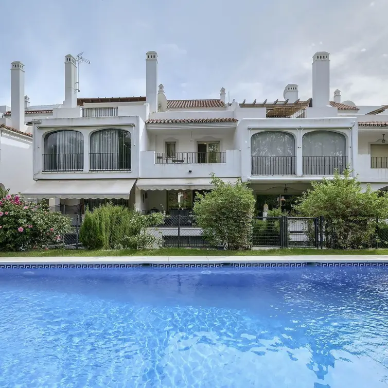 Sale of townhouse in Nueva Andalucía