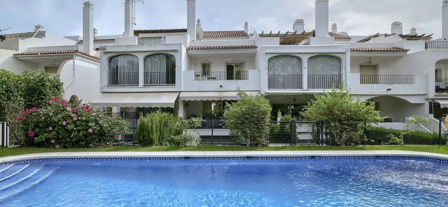 Sale of townhouse in Nueva Andalucía 0