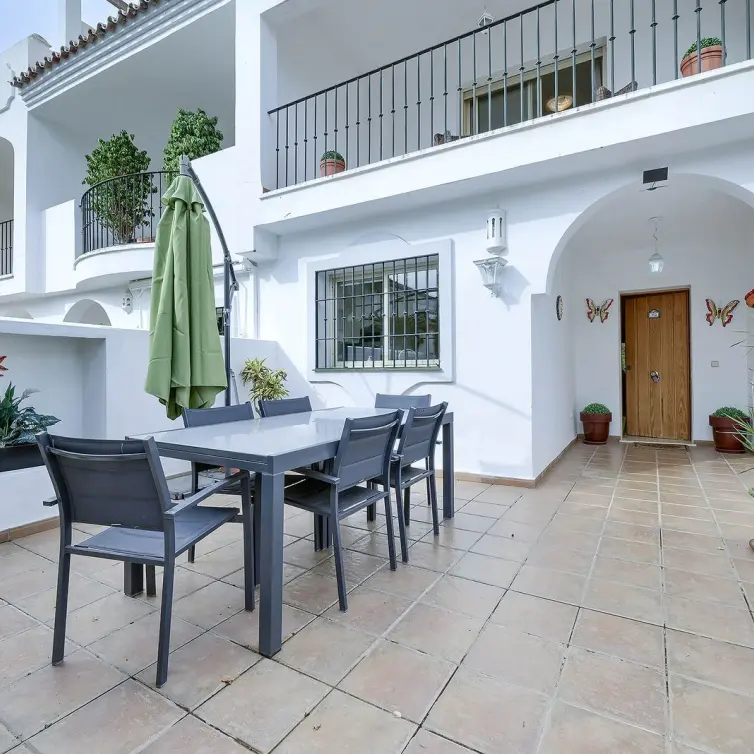 Sale of townhouse in Nueva Andalucía