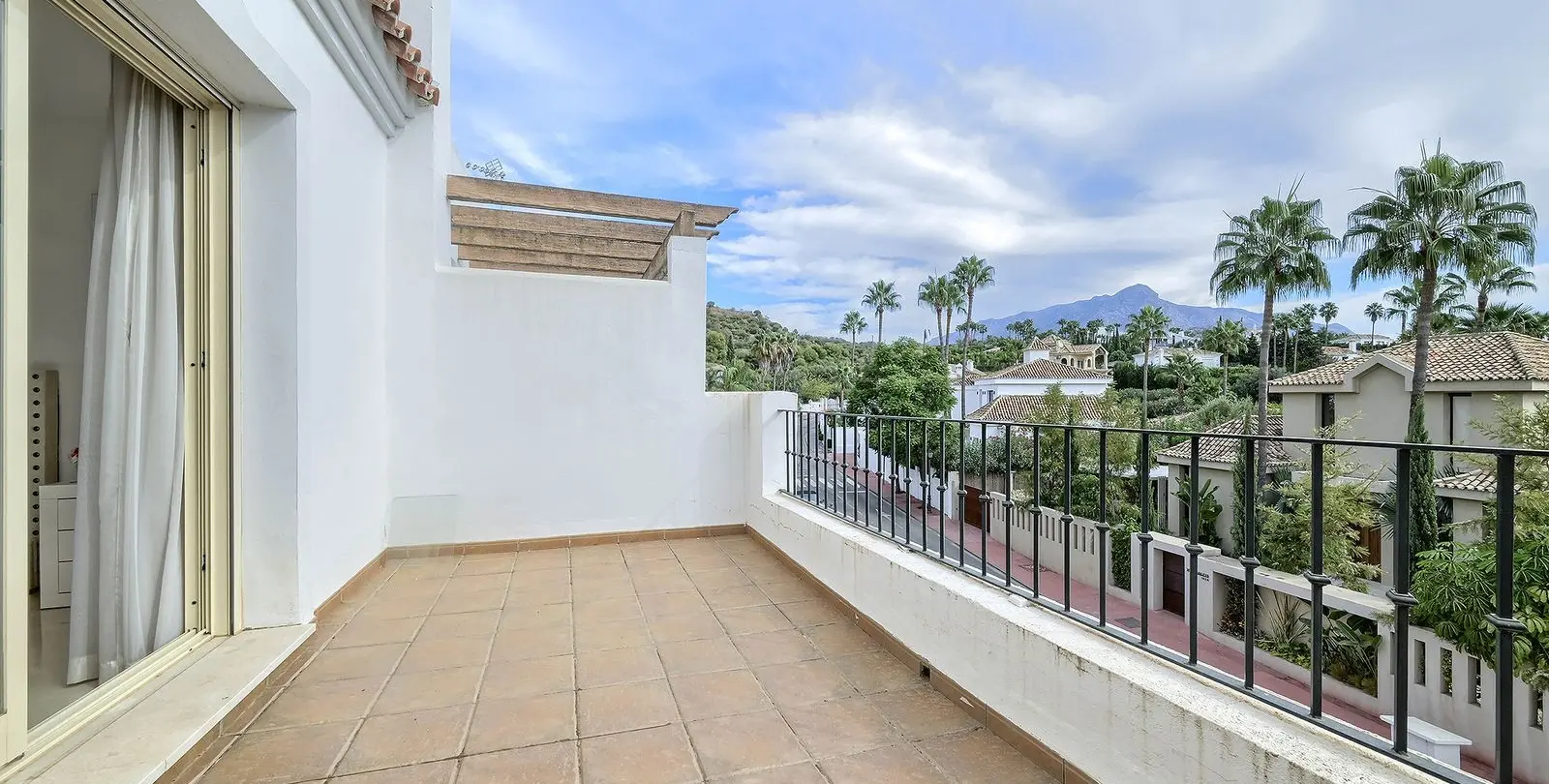 Sale of townhouse in Nueva Andalucía 11