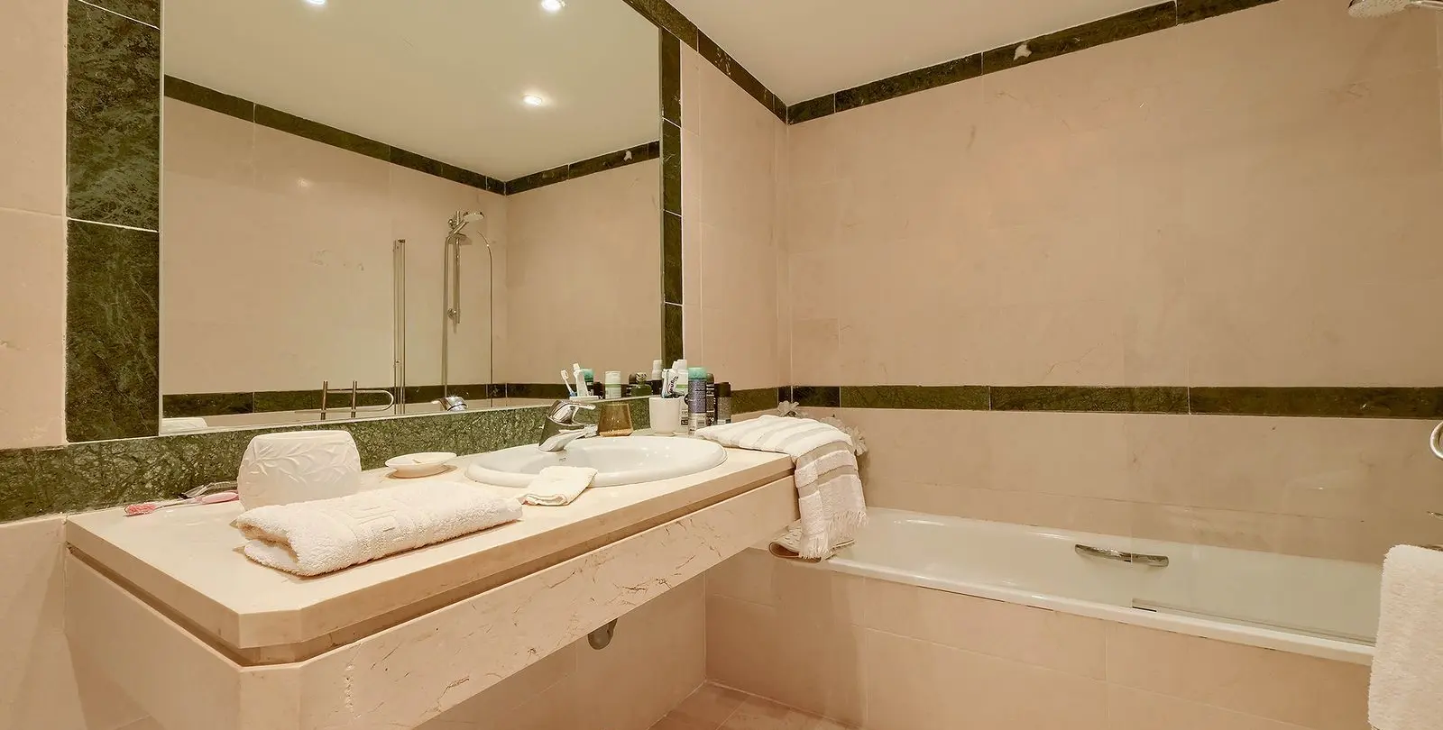 Sale of townhouse in Nueva Andalucía 28