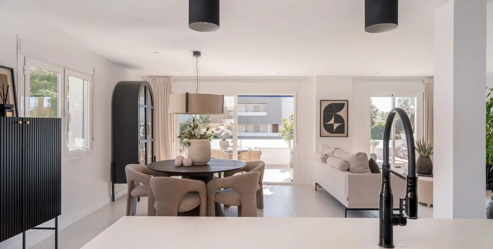 Sale of middle floor apartment in Nueva Andalucía 10
