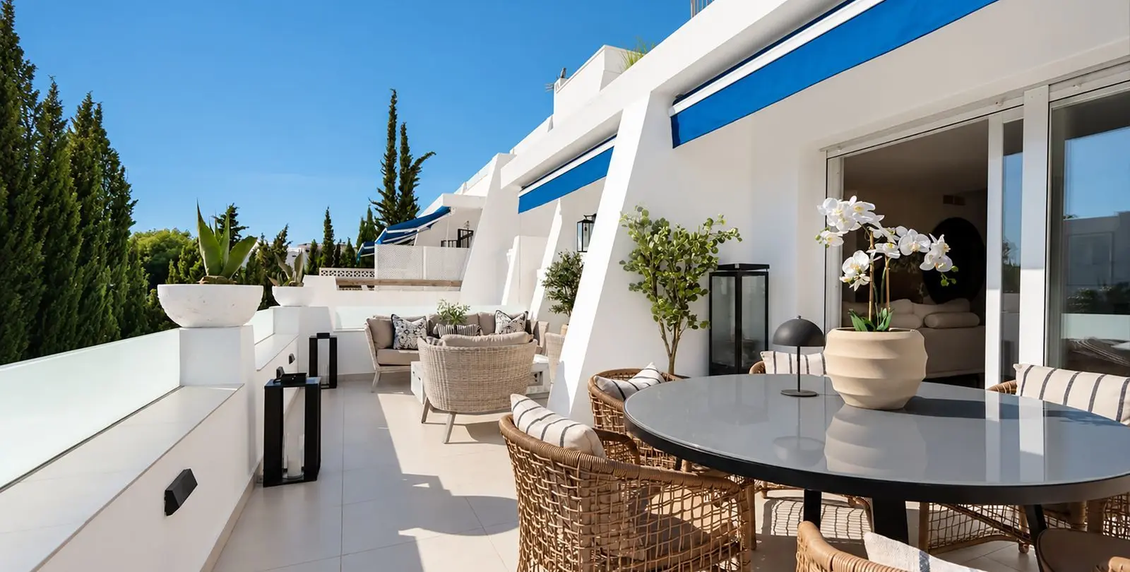 Sale of middle floor apartment in Nueva Andalucía 24