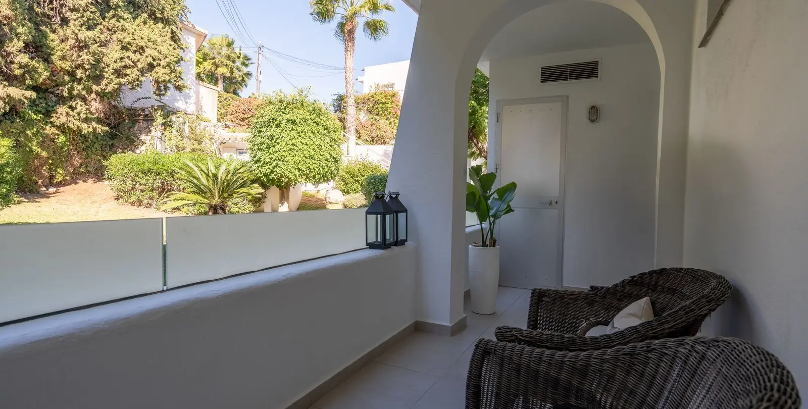 Sale of middle floor apartment in Nueva Andalucía 29