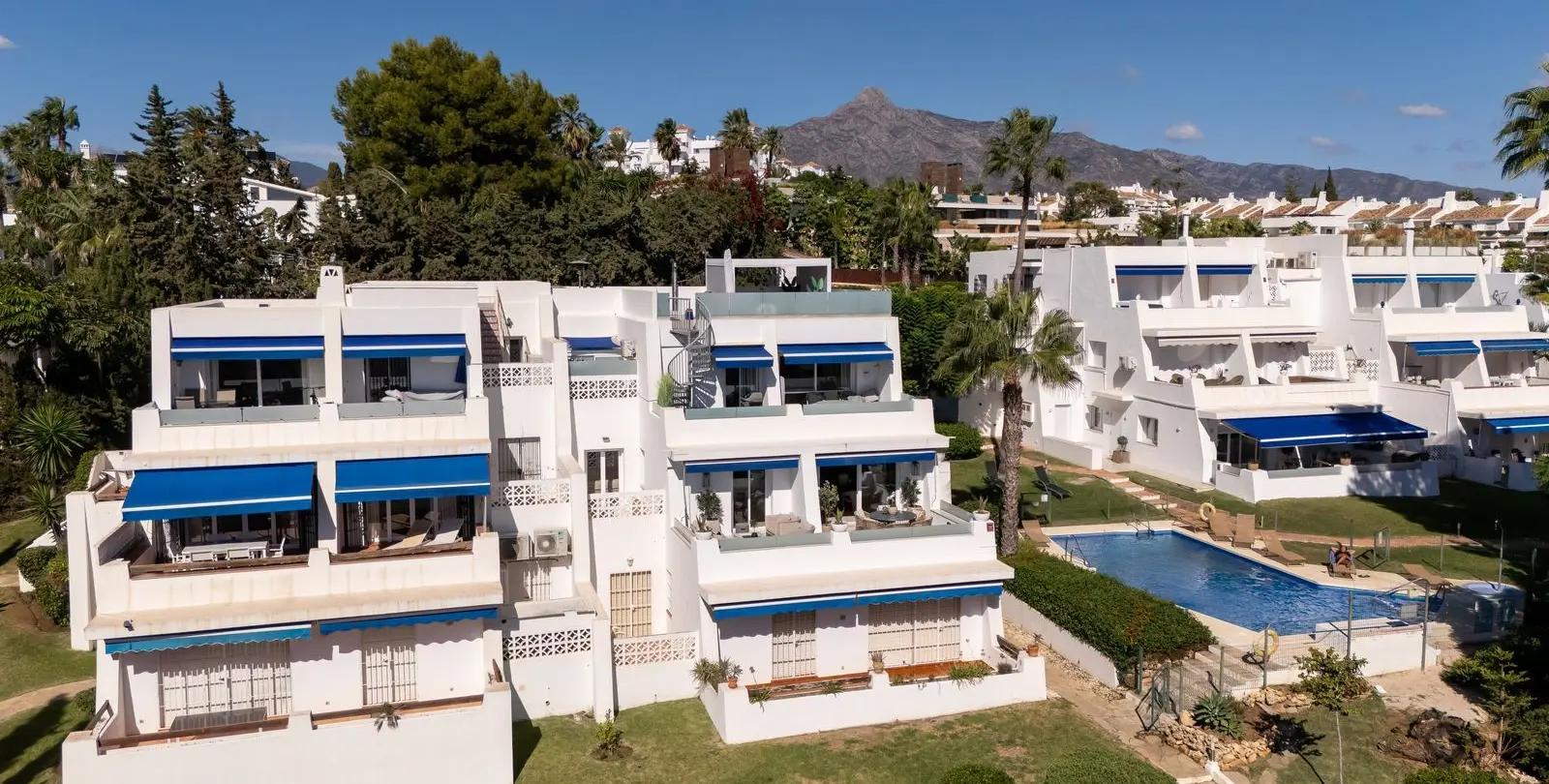Sale of middle floor apartment in Nueva Andalucía 31