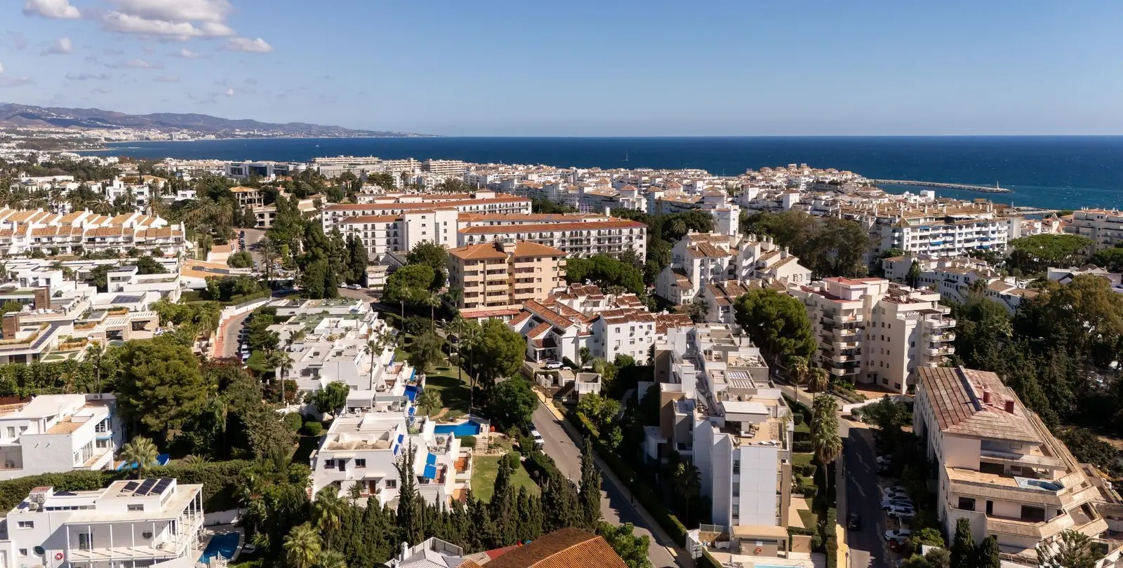 Sale of middle floor apartment in Nueva Andalucía 34