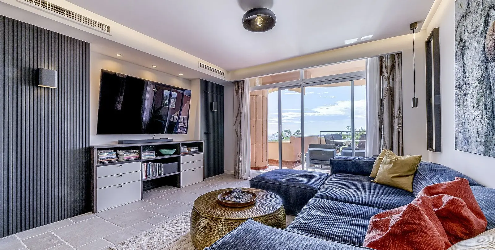 Sale of middle floor apartment in Nueva Andalucía 3