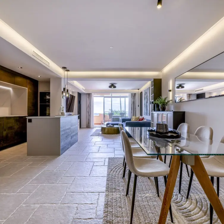 Sale of middle floor apartment in Nueva Andalucía