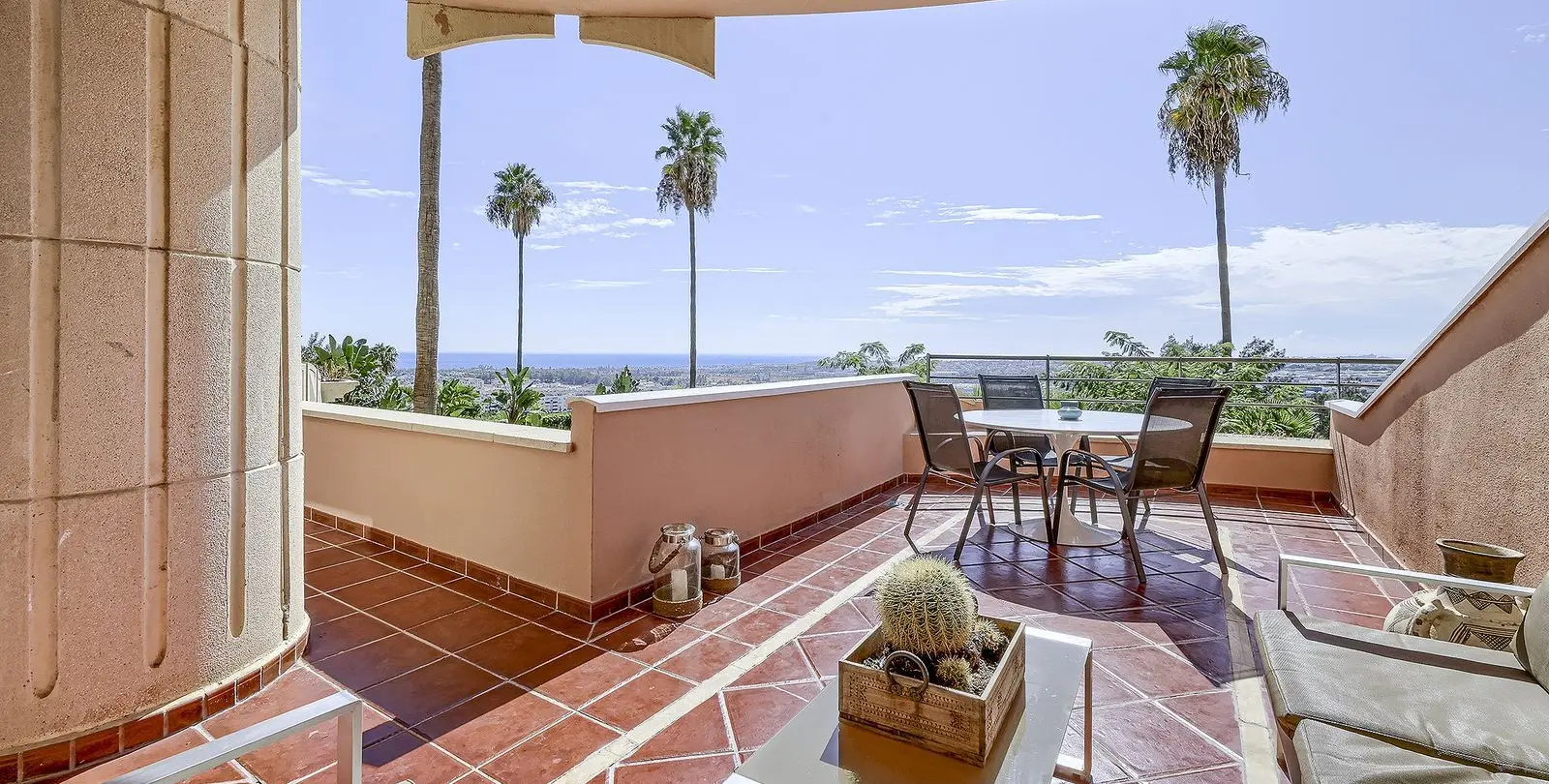 Sale of middle floor apartment in Nueva Andalucía 15