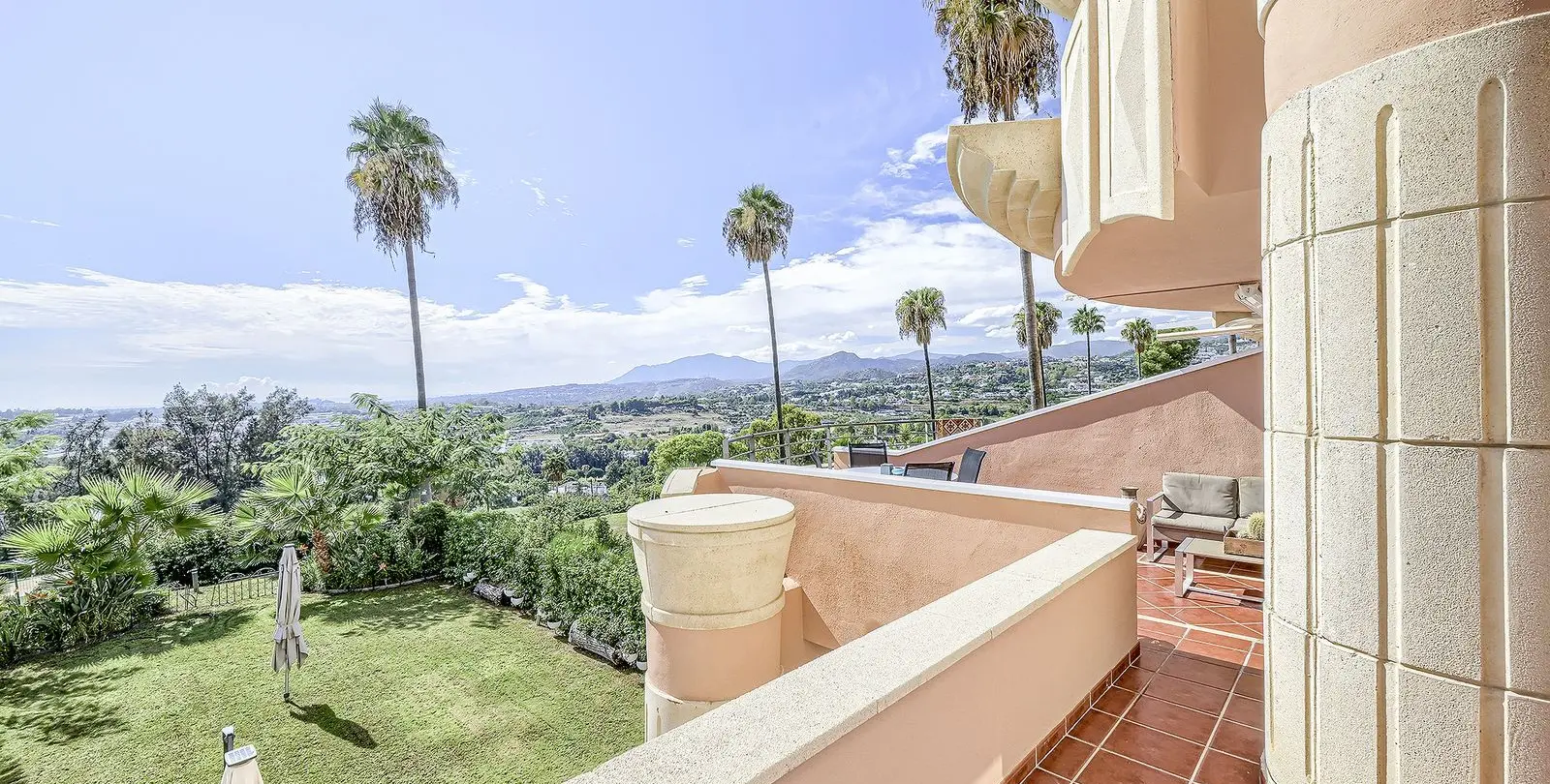 Sale of middle floor apartment in Nueva Andalucía 17