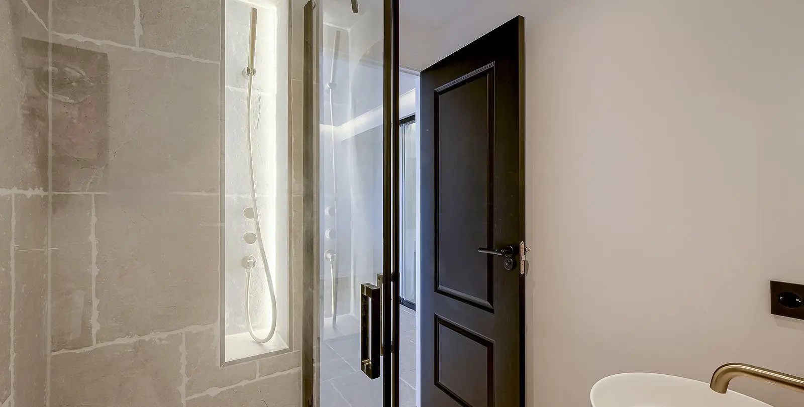 Sale of middle floor apartment in Nueva Andalucía 20