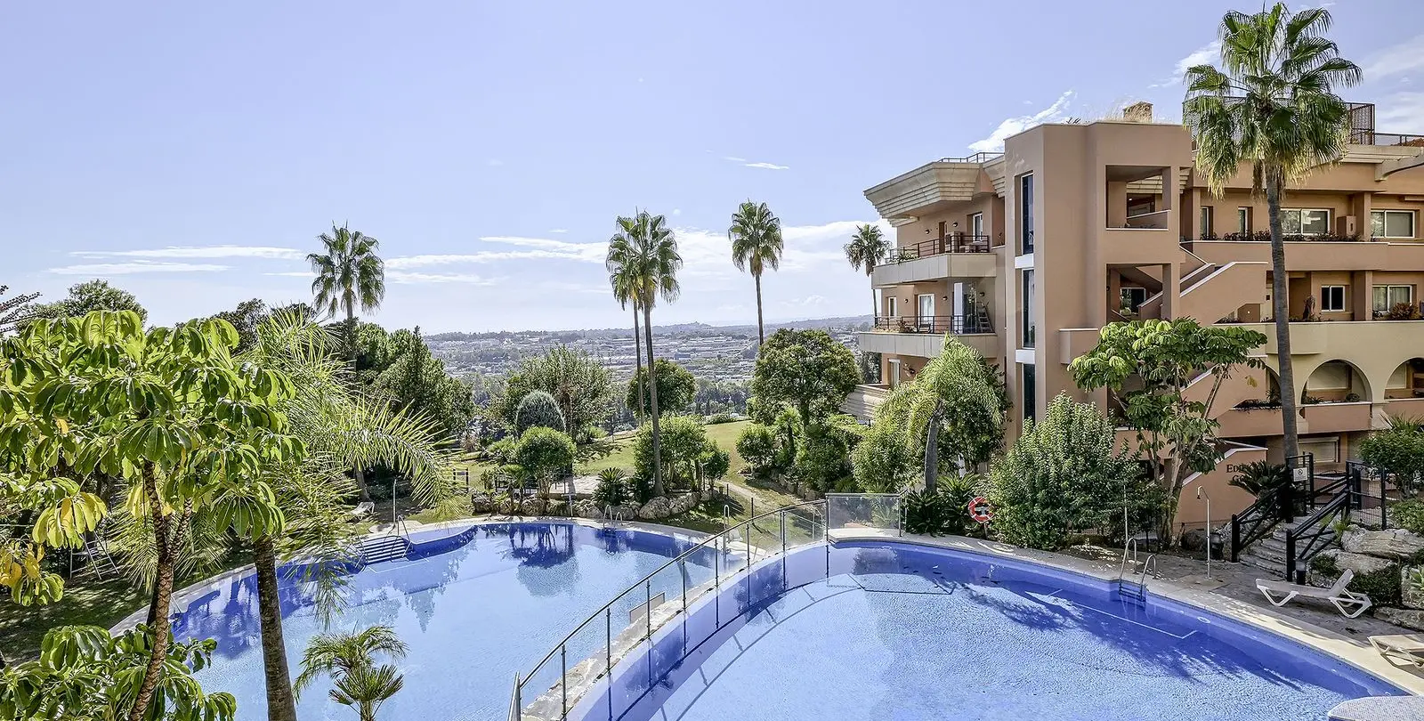 Sale of middle floor apartment in Nueva Andalucía 27