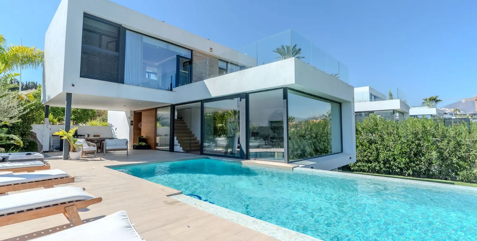 Venta de villa independiente en Estepona 1