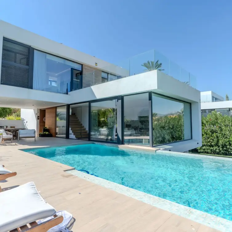 Venta de villa independiente en Estepona