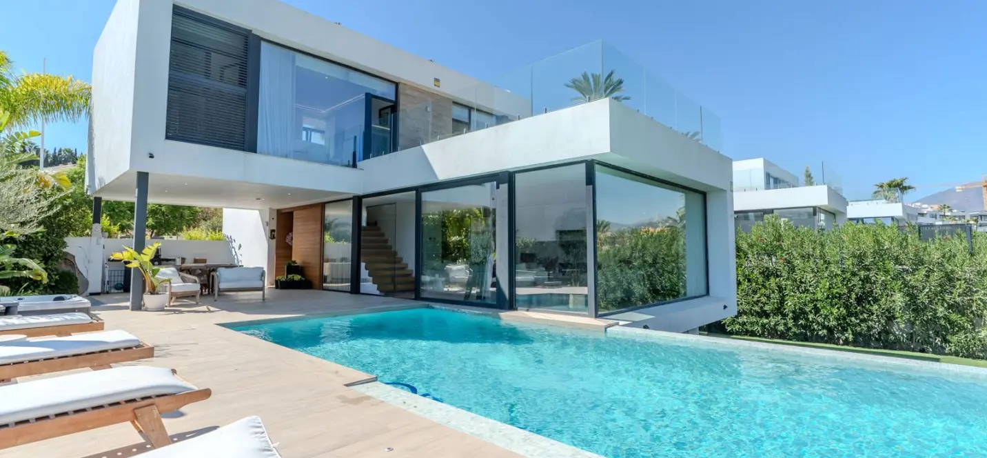 Venta de villa independiente en Estepona 0