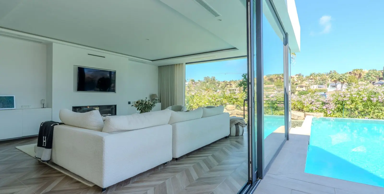 Venta de villa independiente en Estepona 2