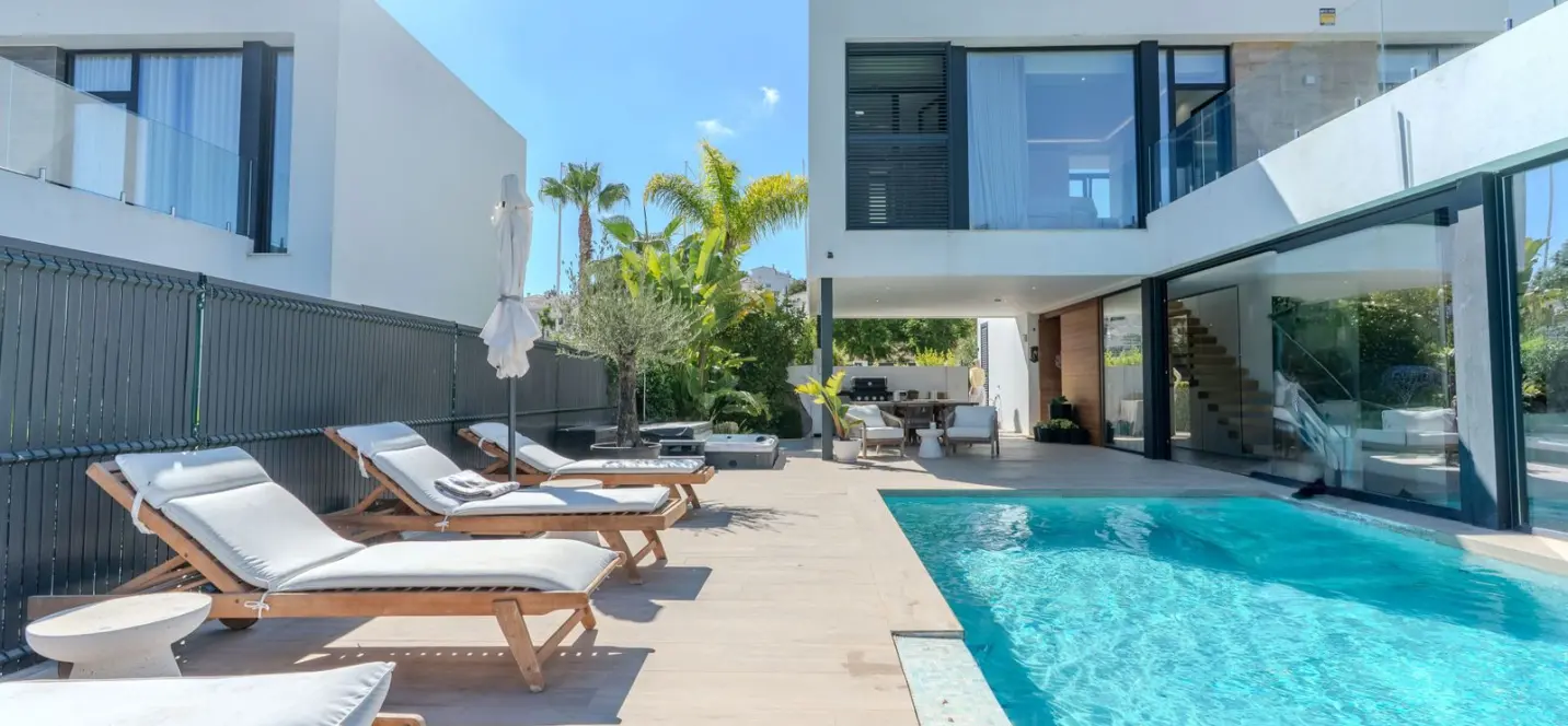 Venta de villa independiente en Estepona 2