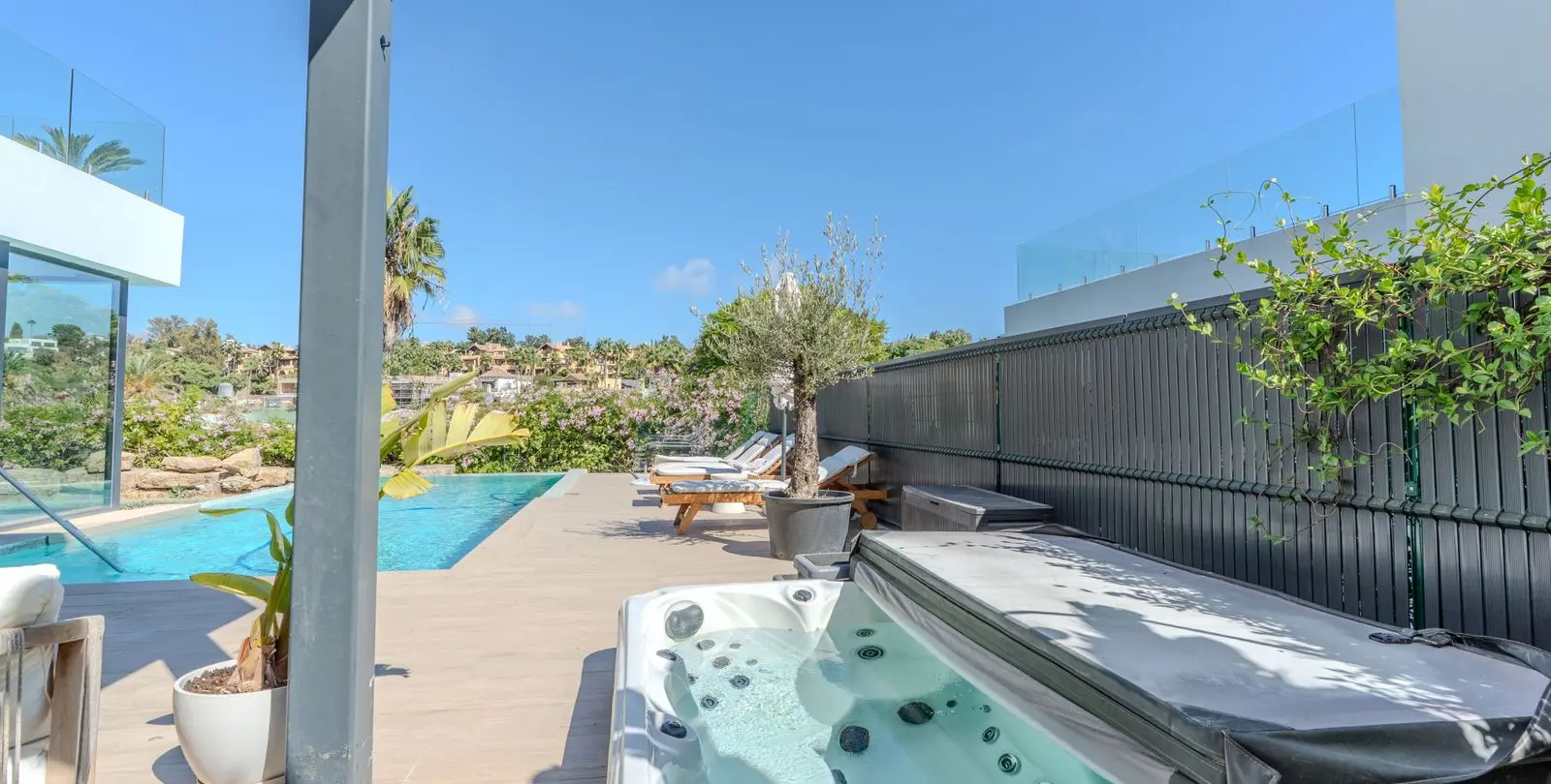 Venta de villa independiente en Estepona 16