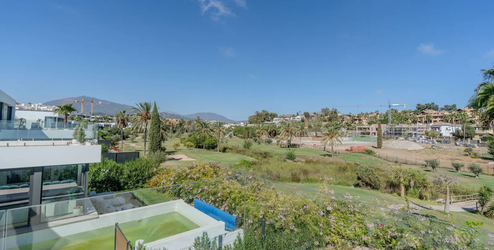 Venta de villa independiente en Estepona 18