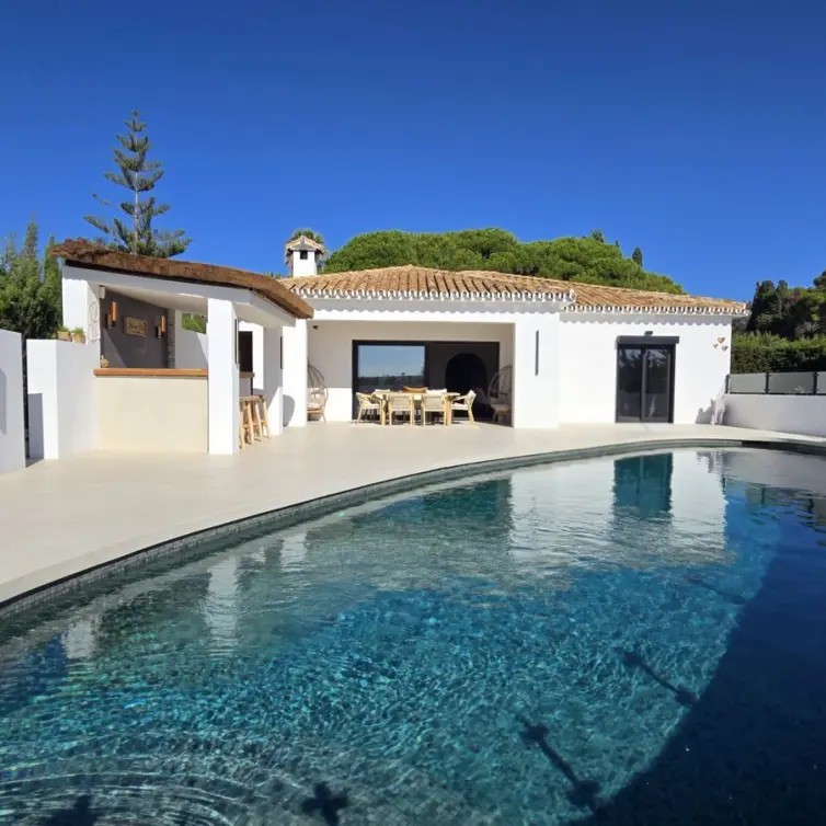Venta de villa independiente en El Chaparral