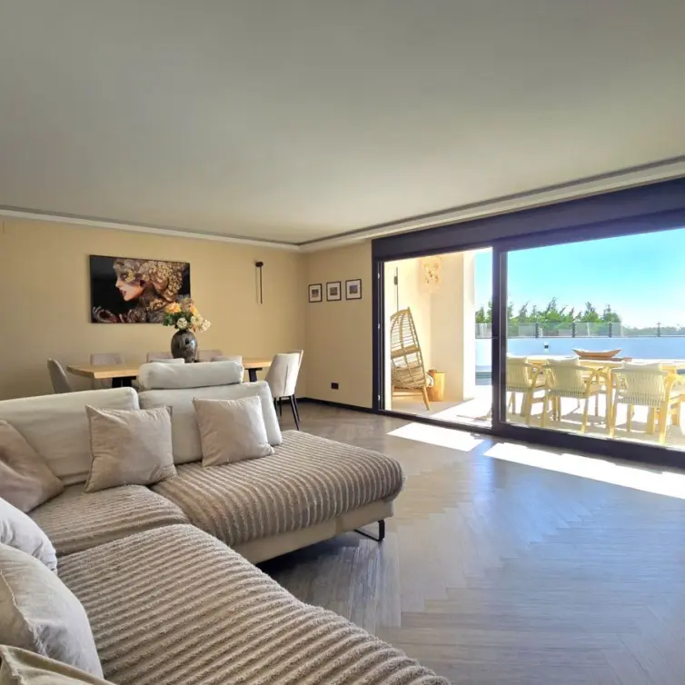 Venta de villa independiente en El Chaparral