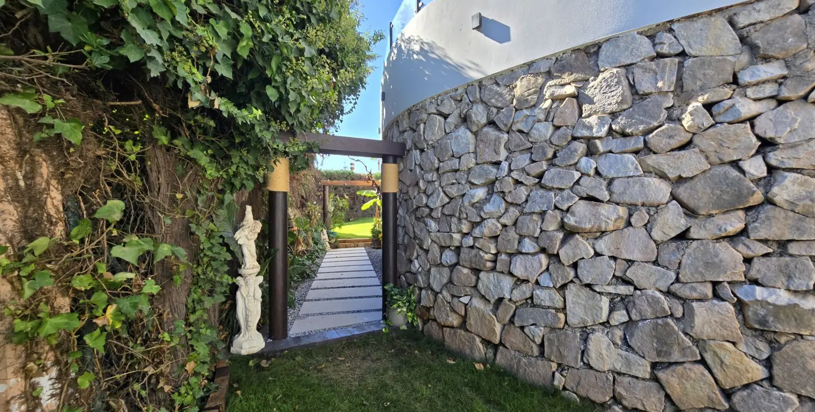 Venta de villa independiente en El Chaparral 37