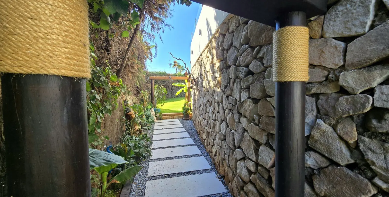 Venta de villa independiente en El Chaparral 38