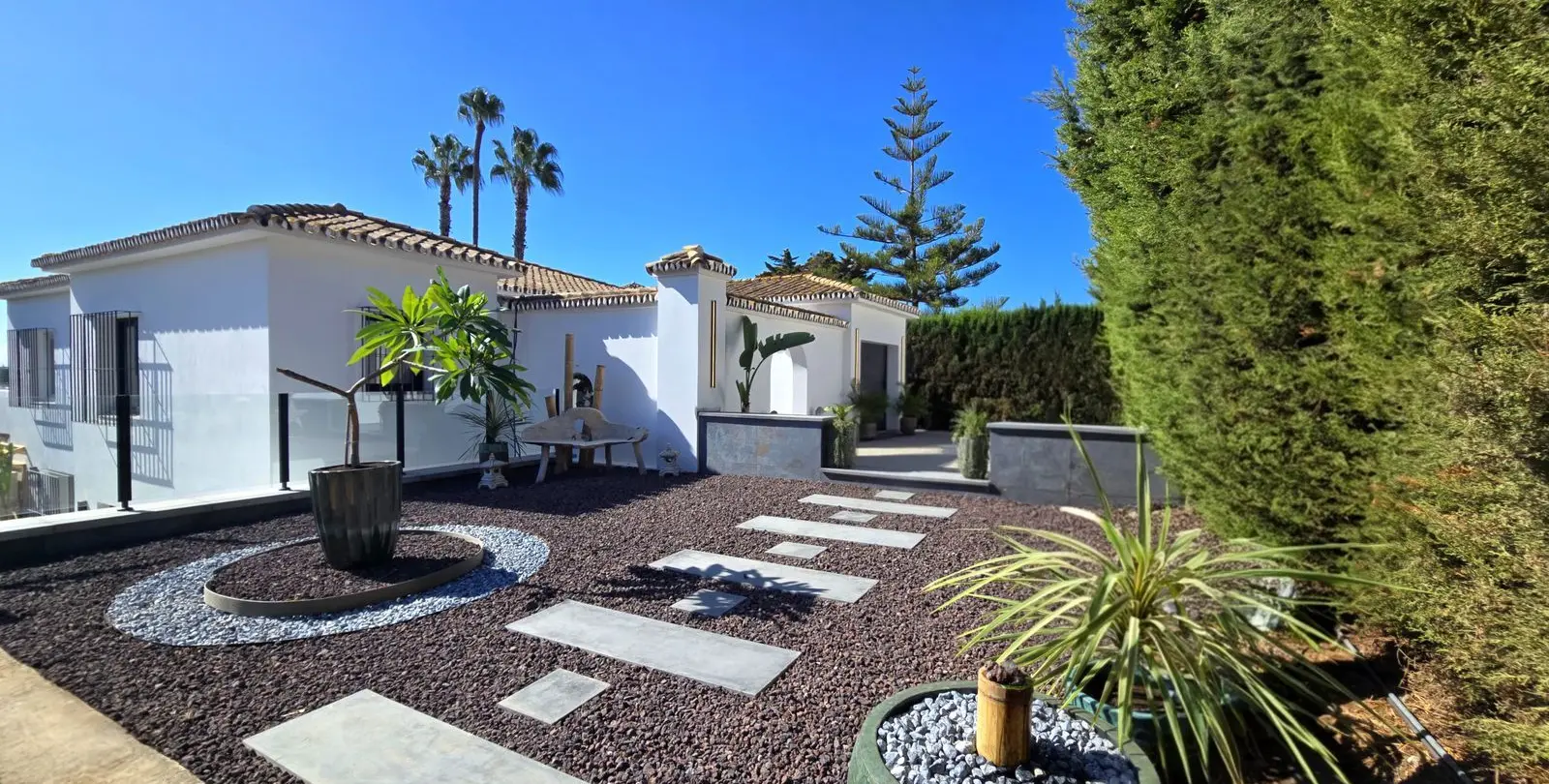 Venta de villa independiente en El Chaparral 64
