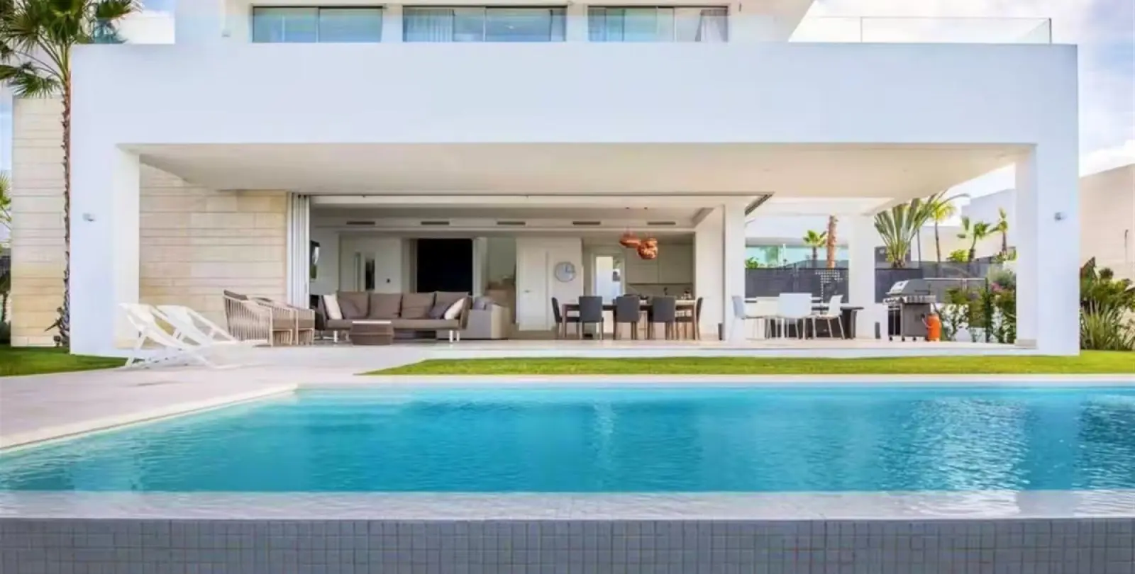 Short-term rent of detached villa in Río Real 1