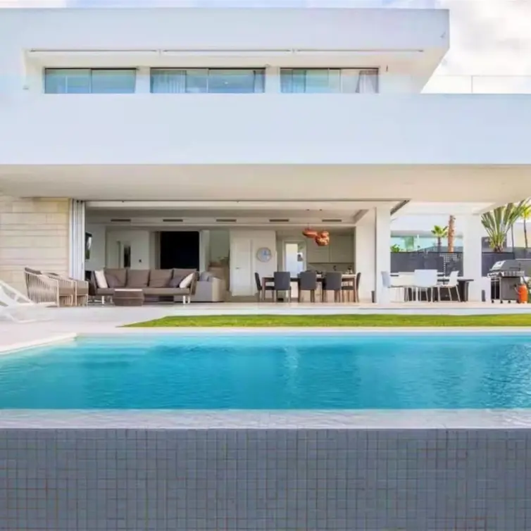 Short-term rent of detached villa in Río Real