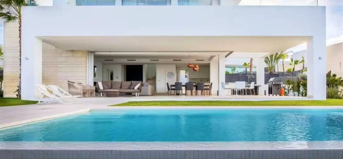 Short-term rent of detached villa in Río Real 0