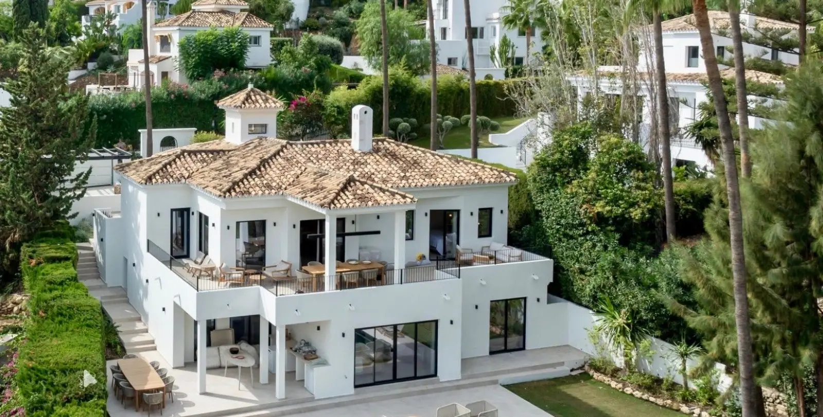Venta de villa independiente en Nueva Andalucía 1