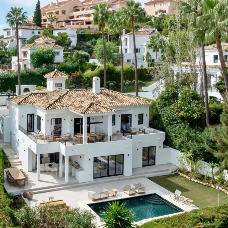 Venta de villa independiente en Nueva Andalucía