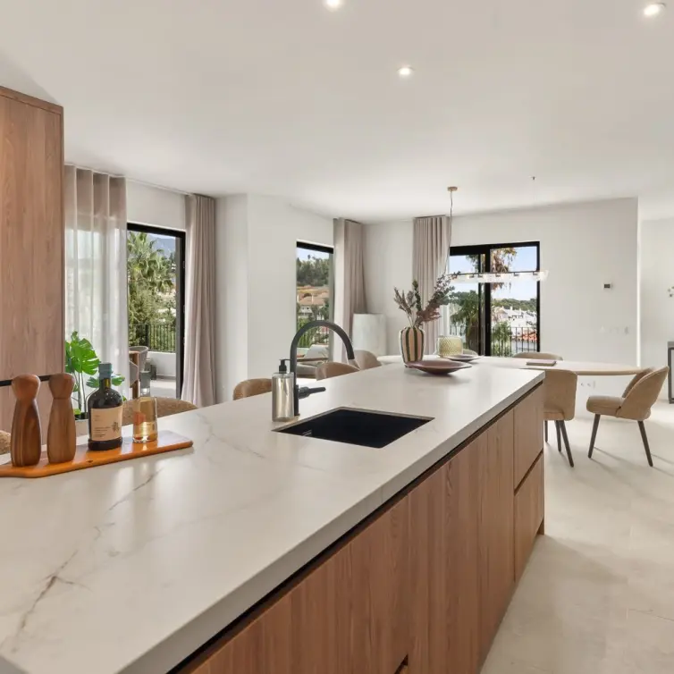 Venta de villa independiente en Nueva Andalucía